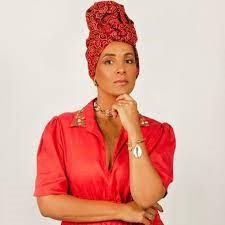 LÍVIA SANTANA SANT'ANNA VAZ